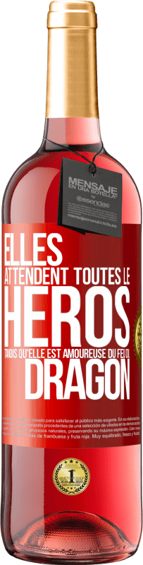 29,95 € Envoi gratuit | Vin rosé Édition ROSÉ Elles attendent toutes le héros tandis qu'elle est amoureuse du feu du dragon Étiquette Rouge. Étiquette personnalisable Vin jeune Récolte 2025 Tempranillo