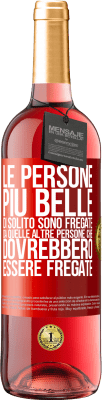 29,95 € Spedizione Gratuita | Vino rosato Edizione ROSÉ Le persone più belle di solito sono fregate da quelle altre persone che dovrebbero essere fregate Etichetta Rossa. Etichetta personalizzabile Vino giovane Raccogliere 2023 Tempranillo