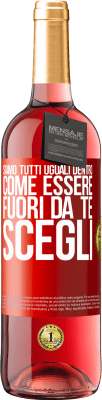 29,95 € Spedizione Gratuita | Vino rosato Edizione ROSÉ Siamo tutti uguali dentro, come essere fuori da te, scegli Etichetta Rossa. Etichetta personalizzabile Vino giovane Raccogliere 2025 Tempranillo