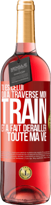 29,95 € Envoi gratuit | Vin rosé Édition ROSÉ Tu es celui qui a traversé mon train et a fait dérailler toute ma vie Étiquette Rouge. Étiquette personnalisable Vin jeune Récolte 2024 Tempranillo