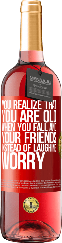 29,95 € Free Shipping | Rosé Wine ROSÉ Edition You realize that you are old when you fall and your friends, instead of laughing, worry Red Label. Customizable label Young wine Harvest 2024 Tempranillo