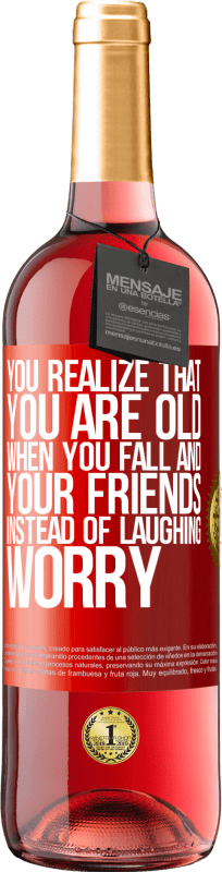 29,95 € Free Shipping | Rosé Wine ROSÉ Edition You realize that you are old when you fall and your friends, instead of laughing, worry Red Label. Customizable label Young wine Harvest 2025 Tempranillo