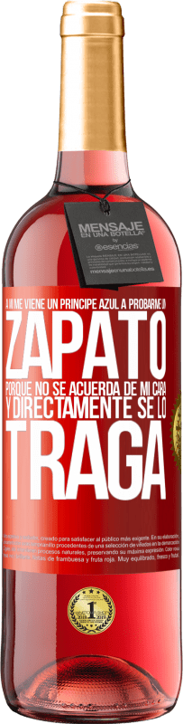 29,95 € Envío gratis | Vino Rosado Edición ROSÉ A mí me viene un príncipe azul a probarme un zapato porque no se acuerda de mi cara y directamente se lo traga Etiqueta Roja. Etiqueta personalizable Vino joven Cosecha 2025 Tempranillo