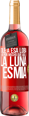 29,95 € Envío gratis | Vino Rosado Edición ROSÉ Dile a esa loba que por mucho que aúlle la luna es mía Etiqueta Roja. Etiqueta personalizable Vino joven Cosecha 2024 Tempranillo