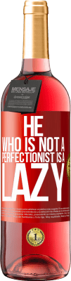 29,95 € 免费送货 | 桃红葡萄酒 ROSÉ版 不是完美主义者的人是懒惰的人 红色标签. 可自定义的标签 青年酒 收成 2024 Tempranillo