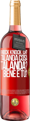 29,95 € Spedizione Gratuita | Vino rosato Edizione ROSÉ Knock Knock. Chi? Talanda Cosa Talanda? Bene e tu? Etichetta Rossa. Etichetta personalizzabile Vino giovane Raccogliere 2024 Tempranillo