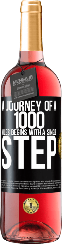 29,95 € 免费送货 | 桃红葡萄酒 ROSÉ版 一千英里的旅程始于一步 黑标. 可自定义的标签 青年酒 收成 2023 Tempranillo