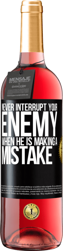 29,95 € Free Shipping | Rosé Wine ROSÉ Edition Never interrupt your enemy when he is making a mistake Black Label. Customizable label Young wine Harvest 2024 Tempranillo