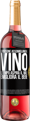 29,95 € Spedizione Gratuita | Vino rosato Edizione ROSÉ Le persone assomigliano al vino. Il tempo aspira il male e migliora il bene Etichetta Nera. Etichetta personalizzabile Vino giovane Raccogliere 2023 Tempranillo