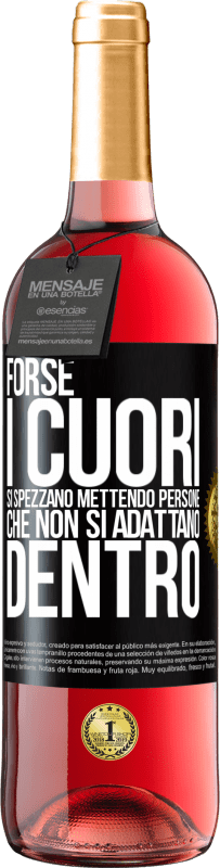 29,95 € Spedizione Gratuita | Vino rosato Edizione ROSÉ Forse i cuori si spezzano mettendo persone che non si adattano dentro Etichetta Nera. Etichetta personalizzabile Vino giovane Raccogliere 2025 Tempranillo