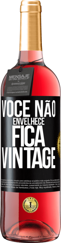 29,95 € Envio grátis | Vinho rosé Edição ROSÉ Você não envelhece, fica vintage Etiqueta Preta. Etiqueta personalizável Vinho jovem Colheita 2024 Tempranillo