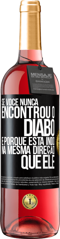 29,95 € Envio grátis | Vinho rosé Edição ROSÉ Se você nunca encontrou o diabo, é porque está indo na mesma direção que ele Etiqueta Preta. Etiqueta personalizável Vinho jovem Colheita 2024 Tempranillo