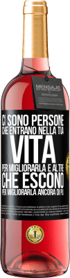 29,95 € Spedizione Gratuita | Vino rosato Edizione ROSÉ Ci sono persone che entrano nella tua vita per migliorarla e altre che escono per migliorarla ancora di più Etichetta Nera. Etichetta personalizzabile Vino giovane Raccogliere 2023 Tempranillo