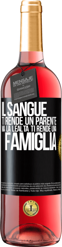 29,95 € Spedizione Gratuita | Vino rosato Edizione ROSÉ Il sangue ti rende un parente, ma la lealtà ti rende una famiglia Etichetta Nera. Etichetta personalizzabile Vino giovane Raccogliere 2024 Tempranillo