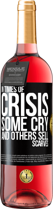 29,95 € 免费送货 | 桃红葡萄酒 ROSÉ版 在危机时期，有些人哭泣，另一些人卖围巾 黑标. 可自定义的标签 青年酒 收成 2023 Tempranillo