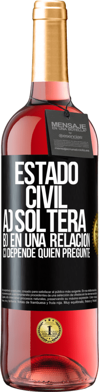 29,95 € Envío gratis | Vino Rosado Edición ROSÉ Estado civil: a) Soltera b) En una relación c) Depende quién pregunte Etiqueta Negra. Etiqueta personalizable Vino joven Cosecha 2024 Tempranillo