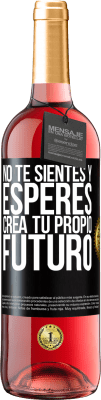 29,95 € Envío gratis | Vino Rosado Edición ROSÉ No te sientes y esperes, crea tu propio futuro Etiqueta Negra. Etiqueta personalizable Vino joven Cosecha 2023 Tempranillo