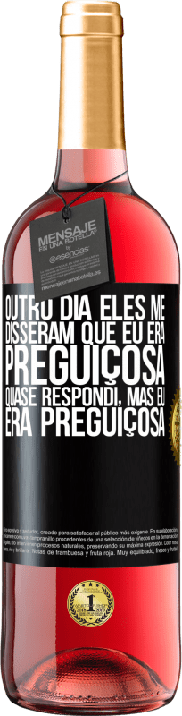 29,95 € Envio grátis | Vinho rosé Edição ROSÉ Outro dia eles me disseram que eu era preguiçosa, quase respondi, mas eu era preguiçosa Etiqueta Preta. Etiqueta personalizável Vinho jovem Colheita 2024 Tempranillo