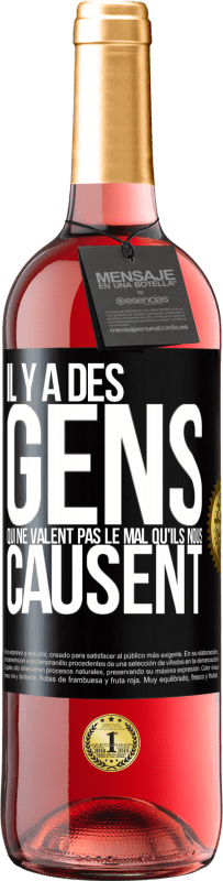 29,95 € Envoi gratuit | Vin rosé Édition ROSÉ Il y a des gens qui ne valent pas le mal qu'ils nous causent Étiquette Noire. Étiquette personnalisable Vin jeune Récolte 2024 Tempranillo