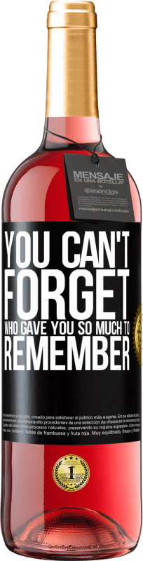 29,95 € 免费送货 | 桃红葡萄酒 ROSÉ版 你不能忘记谁给了你太多的记忆 黑标. 可自定义的标签 青年酒 收成 2023 Tempranillo