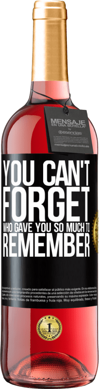 29,95 € Free Shipping | Rosé Wine ROSÉ Edition You can't forget who gave you so much to remember Black Label. Customizable label Young wine Harvest 2025 Tempranillo