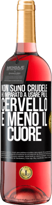 29,95 € Spedizione Gratuita | Vino rosato Edizione ROSÉ Non sono crudele, ho imparato a usare più il cervello e meno il cuore Etichetta Nera. Etichetta personalizzabile Vino giovane Raccogliere 2025 Tempranillo