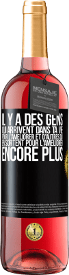 29,95 € Envoi gratuit | Vin rosé Édition ROSÉ Il y a des gens qui arrivent dans ta vie pour l'améliorer et d'autres qui en sortent pour l'améliorer encore plus Étiquette Noire. Étiquette personnalisable Vin jeune Récolte 2024 Tempranillo