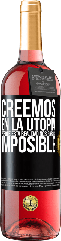 29,95 € Envío gratis | Vino Rosado Edición ROSÉ Creemos en la utopía porque esta realidad nos parece imposible Etiqueta Negra. Etiqueta personalizable Vino joven Cosecha 2024 Tempranillo