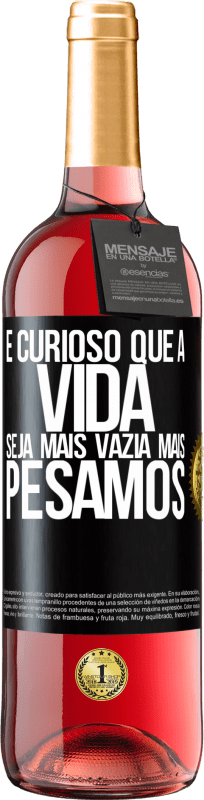 29,95 € Envio grátis | Vinho rosé Edição ROSÉ É curioso que a vida seja mais vazia, mais pesamos Etiqueta Preta. Etiqueta personalizável Vinho jovem Colheita 2024 Tempranillo