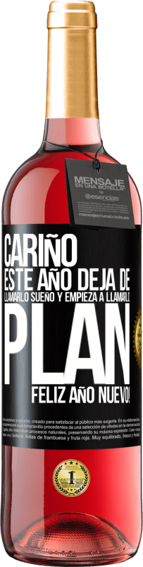 29,95 € Envío gratis | Vino Rosado Edición ROSÉ Cariño, este año deja de llamarlo sueño y empieza a llamarlo plan. Feliz año nuevo! Etiqueta Negra. Etiqueta personalizable Vino joven Cosecha 2024 Tempranillo