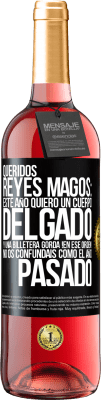 29,95 € Envío gratis | Vino Rosado Edición ROSÉ Queridos reyes magos: este año quiero un cuerpo delgado y una billetera gorda. !En ese orden! No os confundais como el año Etiqueta Negra. Etiqueta personalizable Vino joven Cosecha 2023 Tempranillo