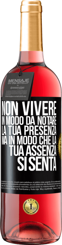 29,95 € Spedizione Gratuita | Vino rosato Edizione ROSÉ Non vivere in modo da notare la tua presenza, ma in modo che la tua assenza si senta Etichetta Nera. Etichetta personalizzabile Vino giovane Raccogliere 2024 Tempranillo