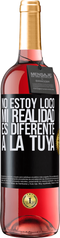 29,95 € Envío gratis | Vino Rosado Edición ROSÉ No estoy loco, mi realidad es diferente a la tuya Etiqueta Negra. Etiqueta personalizable Vino joven Cosecha 2024 Tempranillo