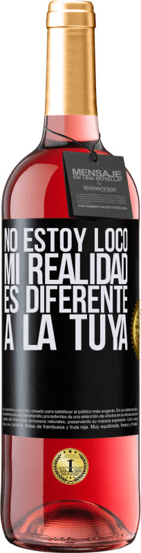 29,95 € Envío gratis | Vino Rosado Edición ROSÉ No estoy loco, mi realidad es diferente a la tuya Etiqueta Negra. Etiqueta personalizable Vino joven Cosecha 2025 Tempranillo