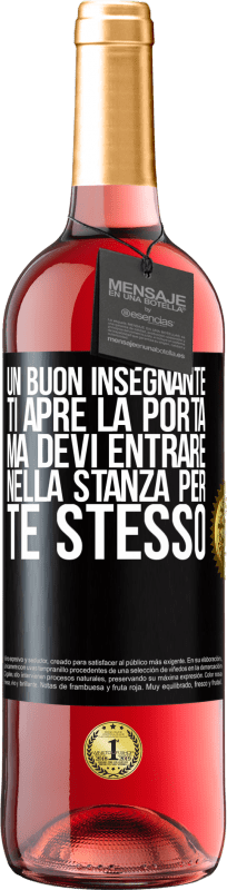 29,95 € Spedizione Gratuita | Vino rosato Edizione ROSÉ Un buon insegnante ti apre la porta, ma devi entrare nella stanza per te stesso Etichetta Nera. Etichetta personalizzabile Vino giovane Raccogliere 2025 Tempranillo