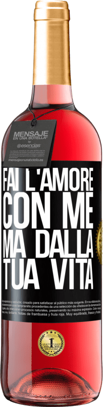 29,95 € Spedizione Gratuita | Vino rosato Edizione ROSÉ Fai l'amore con me, ma dalla tua vita Etichetta Nera. Etichetta personalizzabile Vino giovane Raccogliere 2024 Tempranillo