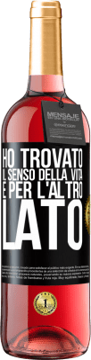 29,95 € Spedizione Gratuita | Vino rosato Edizione ROSÉ Ho trovato il senso della vita. È per l'altro lato Etichetta Nera. Etichetta personalizzabile Vino giovane Raccogliere 2025 Tempranillo