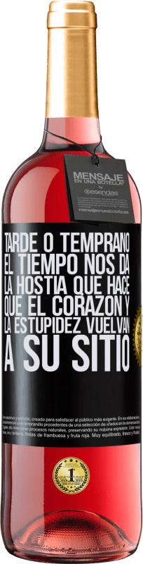 29,95 € Envío gratis | Vino Rosado Edición ROSÉ Tarde o temprano el tiempo nos da la hostia que hace que el corazón y la estupidez vuelvan a su sitio Etiqueta Negra. Etiqueta personalizable Vino joven Cosecha 2024 Tempranillo