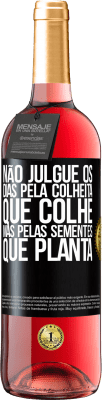 29,95 € Envio grátis | Vinho rosé Edição ROSÉ Não julgue os dias pela colheita que colhe, mas pelas sementes que planta Etiqueta Preta. Etiqueta personalizável Vinho jovem Colheita 2024 Tempranillo