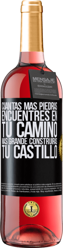 29,95 € Envío gratis | Vino Rosado Edición ROSÉ Cuantas más piedras encuentres en tu camino, más grande construirás tu castillo Etiqueta Negra. Etiqueta personalizable Vino joven Cosecha 2024 Tempranillo