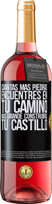 29,95 € Envío gratis | Vino Rosado Edición ROSÉ Cuantas más piedras encuentres en tu camino, más grande construirás tu castillo Etiqueta Negra. Etiqueta personalizable Vino joven Cosecha 2025 Tempranillo