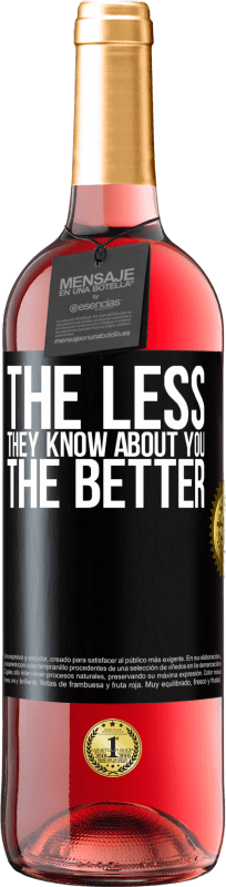 29,95 € Бесплатная доставка | Розовое вино Издание ROSÉ Чем меньше они знают о вас, тем лучше Черная метка. Настраиваемая этикетка Молодое вино Урожай 2023 Tempranillo