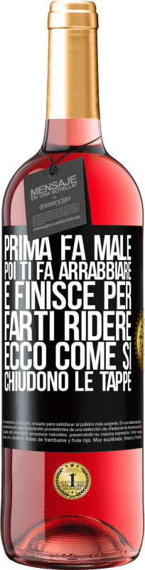 29,95 € Spedizione Gratuita | Vino rosato Edizione ROSÉ Prima fa male, poi ti fa arrabbiare e finisce per farti ridere. Ecco come si chiudono le tappe Etichetta Nera. Etichetta personalizzabile Vino giovane Raccogliere 2024 Tempranillo