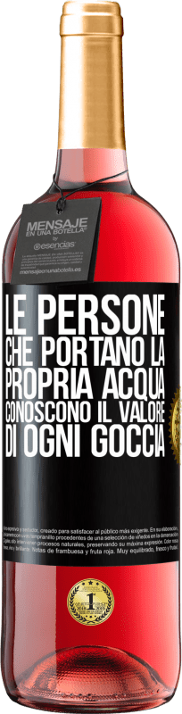 29,95 € Spedizione Gratuita | Vino rosato Edizione ROSÉ Le persone che portano la propria acqua, conoscono il valore di ogni goccia Etichetta Nera. Etichetta personalizzabile Vino giovane Raccogliere 2024 Tempranillo