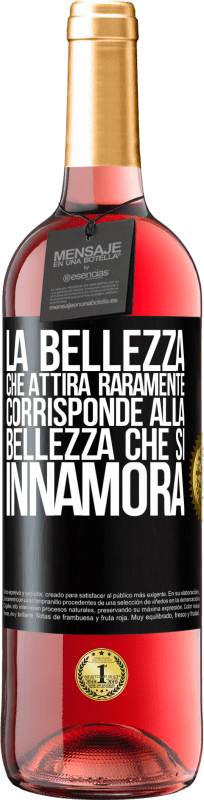 29,95 € Spedizione Gratuita | Vino rosato Edizione ROSÉ La bellezza che attira raramente corrisponde alla bellezza che si innamora Etichetta Nera. Etichetta personalizzabile Vino giovane Raccogliere 2024 Tempranillo