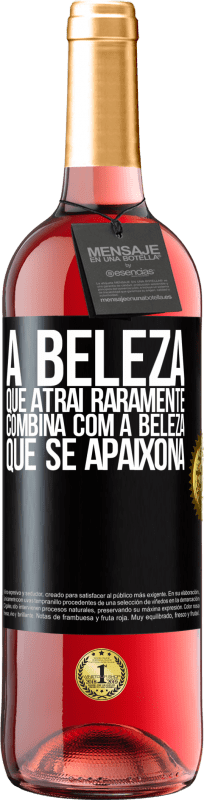 29,95 € Envio grátis | Vinho rosé Edição ROSÉ A beleza que atrai raramente combina com a beleza que se apaixona Etiqueta Preta. Etiqueta personalizável Vinho jovem Colheita 2024 Tempranillo