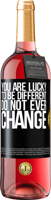 29,95 € Free Shipping | Rosé Wine ROSÉ Edition You are lucky to be different. Do not ever change Black Label. Customizable label Young wine Harvest 2024 Tempranillo