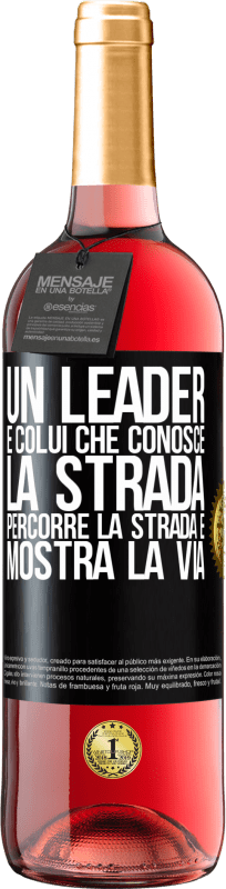 29,95 € Spedizione Gratuita | Vino rosato Edizione ROSÉ Un leader è colui che conosce la strada, percorre la strada e mostra la via Etichetta Nera. Etichetta personalizzabile Vino giovane Raccogliere 2024 Tempranillo