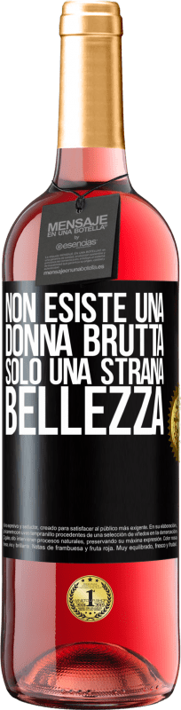 29,95 € Spedizione Gratuita | Vino rosato Edizione ROSÉ Non esiste una donna brutta, solo una strana bellezza Etichetta Nera. Etichetta personalizzabile Vino giovane Raccogliere 2024 Tempranillo