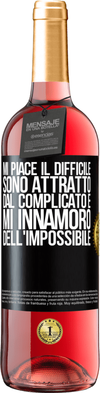 29,95 € Spedizione Gratuita | Vino rosato Edizione ROSÉ Mi piace il difficile, sono attratto dal complicato e mi innamoro dell'impossibile Etichetta Nera. Etichetta personalizzabile Vino giovane Raccogliere 2024 Tempranillo